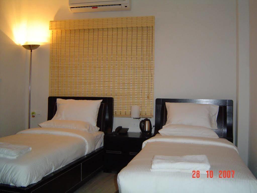 Hotel At Home Suites , Gachibowli, Hyderabad Exterior foto